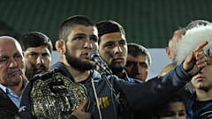 McGregor’u deviren Nurmagomedov memleketi Dağıstan’da kahraman gibi karşılandı
