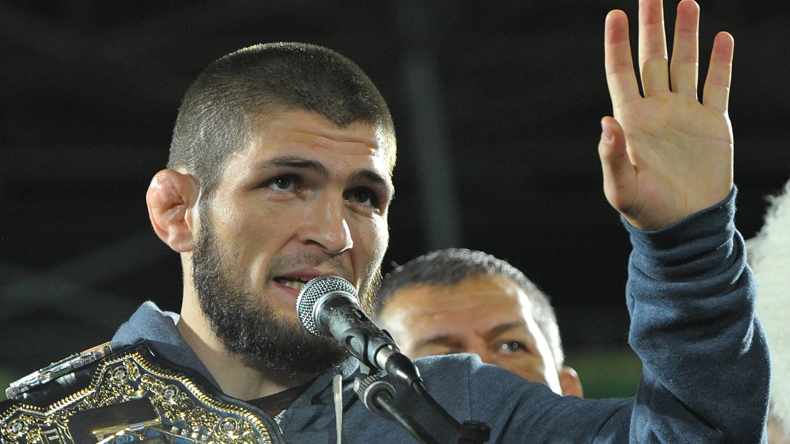 Nurmagomedov 250 bin dolar para cezası aldı, unvanını korudu