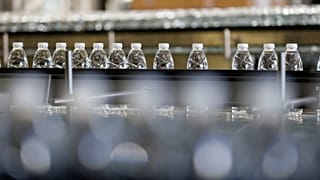 Ue: Plastica monouso, Europarlamento estende lista divieti