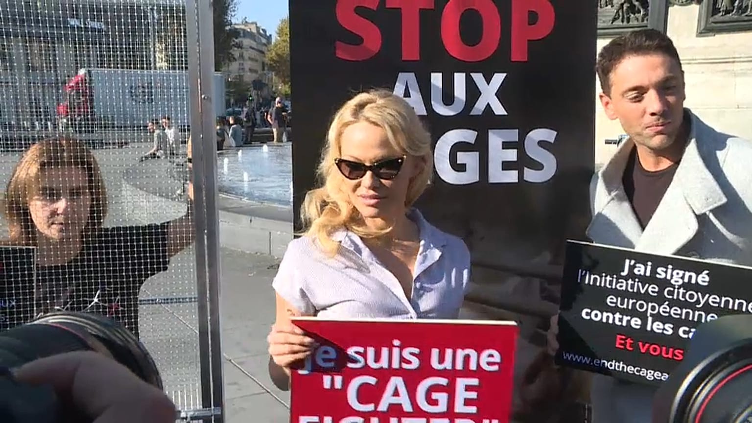 Pamela Anderson mise en cage pour les droits des animaux