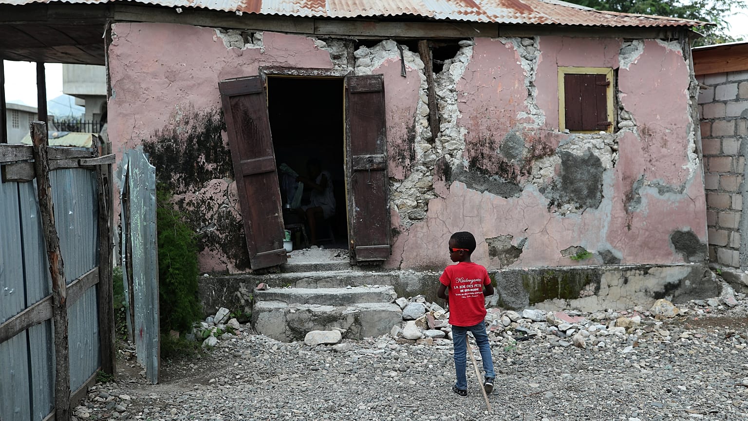 Pasifik Ateş Çemberi'ndeki Endonezya'da 6,4 büyüklüğünde deprem: En az 3 ölü