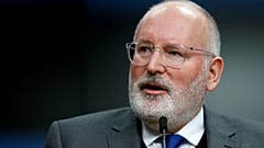 Juncker'in sağ kolu Timmermans Avrupa Komisyonu Başkanlığına talip
