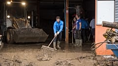 Las imágenes de Nadal como un voluntario más en Mallorca dan la vuelta al mundo
