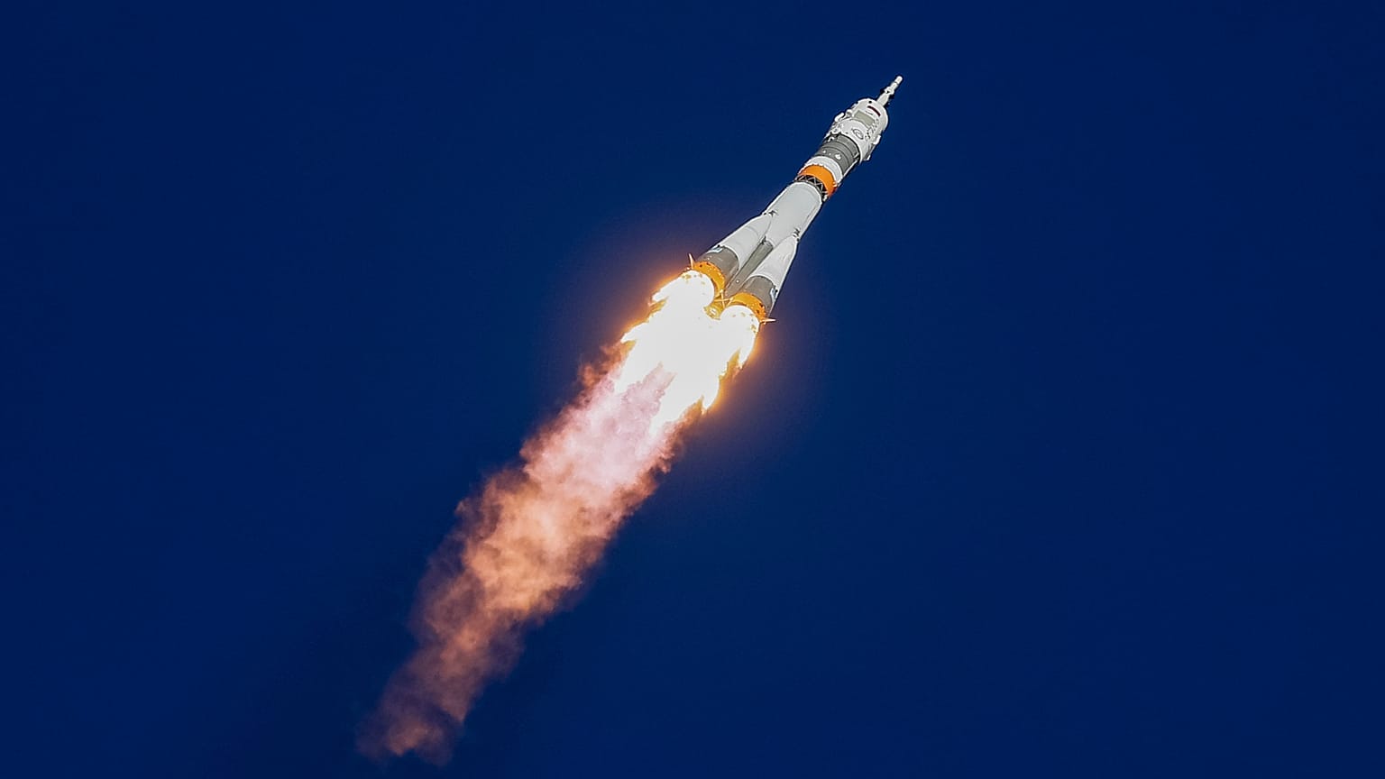 Kaza yapan Soyuz M-10 uzay aracındaki astronot ve kozmonot kurtarıldı