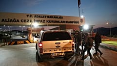 US Pastor Andrew Brunson freed by Turkish court