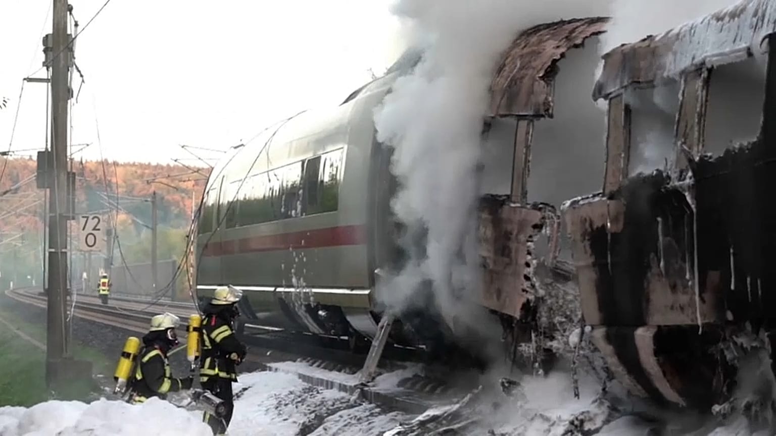 Wagen eines ICE in Brand geraten - 500 Fahrgäste in Sicherheit 