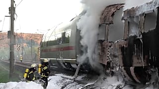 Wagen eines ICE in Brand geraten - 500 Fahrgäste in Sicherheit 