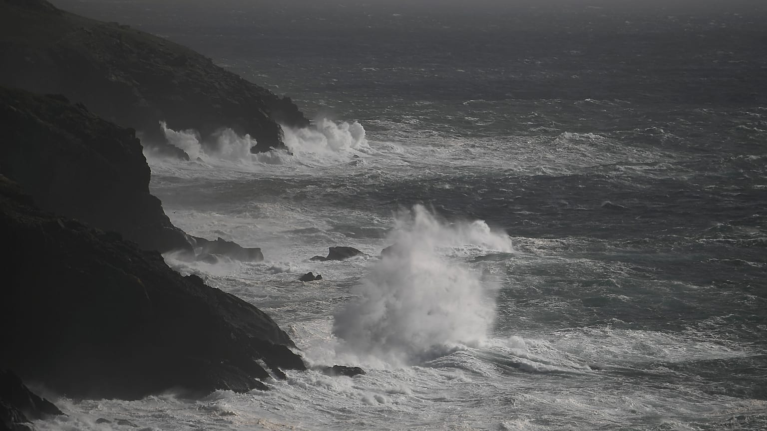 British Isles brace for Storm Callum as powerful gusts hit Ireland 