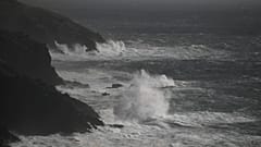 British Isles brace for Storm Callum as powerful gusts hit Ireland 