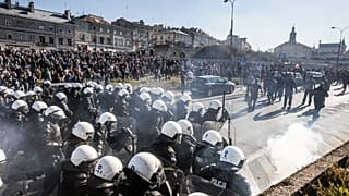 Tensión entre policía y ultraderecha polaca en una marcha LGTBI