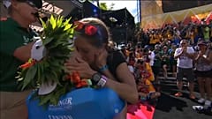 Γιόρτασε τον τίτλο του Ironman... με πρόταση γάμου 