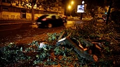 Portekiz'de Leslie Fırtınası yüz binlerce kişiyi elektriksiz bıraktı