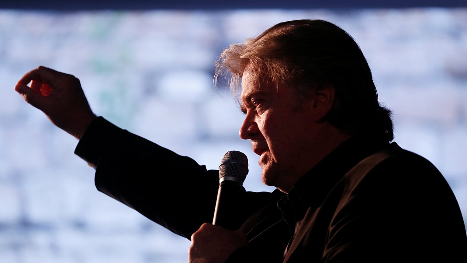 Bannon y su mensaje ultraderechista llegan a Hungría