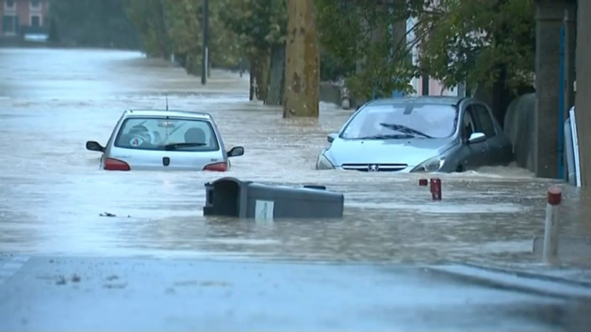 Death toll from floods in south-west France 'climbs to at least 12 ...