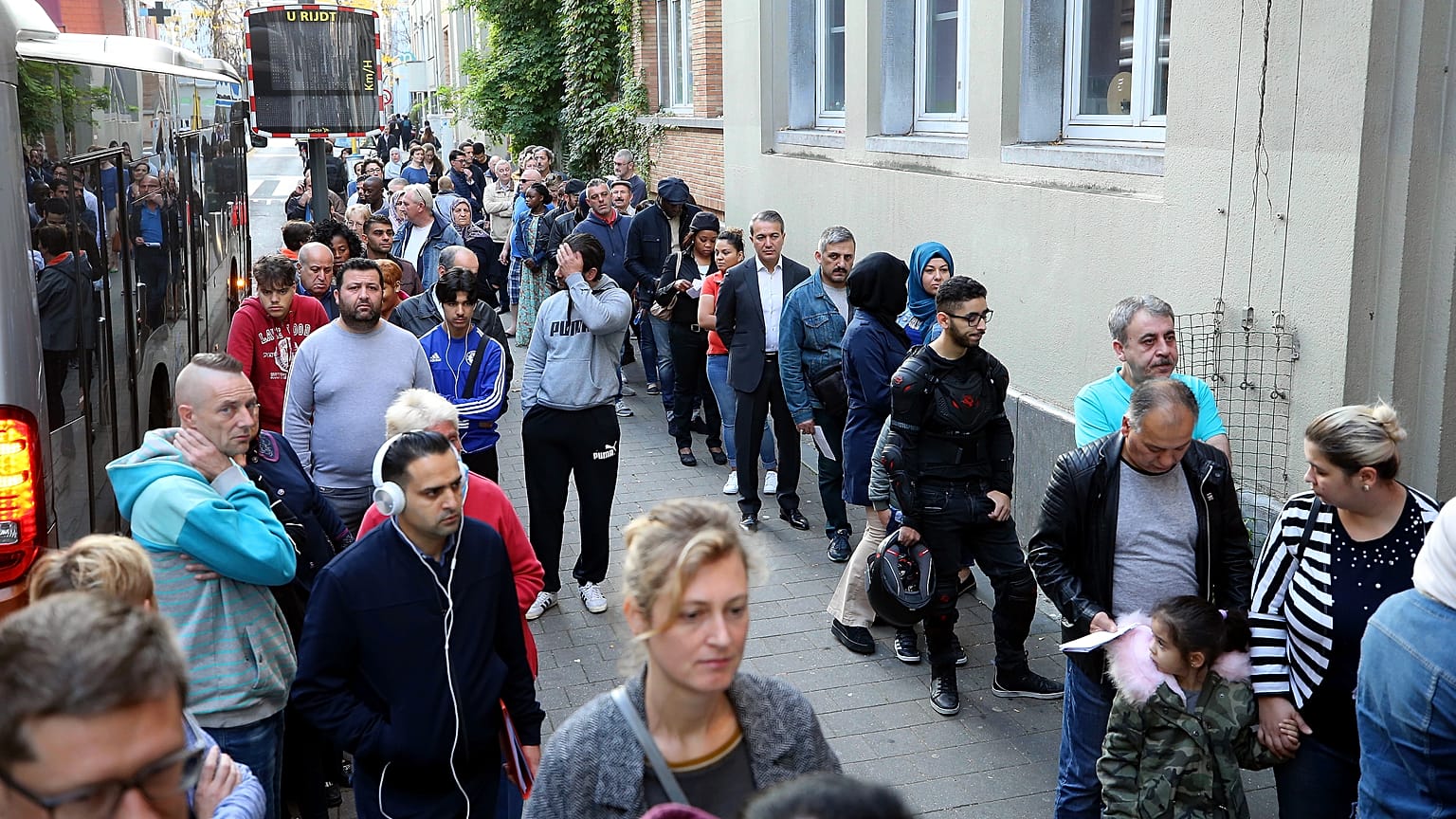 Belçika'da tarihi yerel seçimler: Yabancı uyruklu üç isim belediye başkanı 