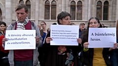 Στο στόχαστρο του Βίκτορ Όρμπαν και οι άστεγοι - Έντονες αντιδράσεις
