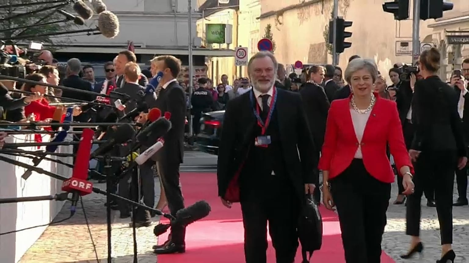 İrlanda çıkmazı ile May'in savaştığı cepheler: Brexit'te son durum