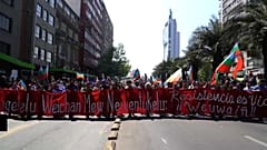 Мирное шествие переросло в столкновения с полицией 