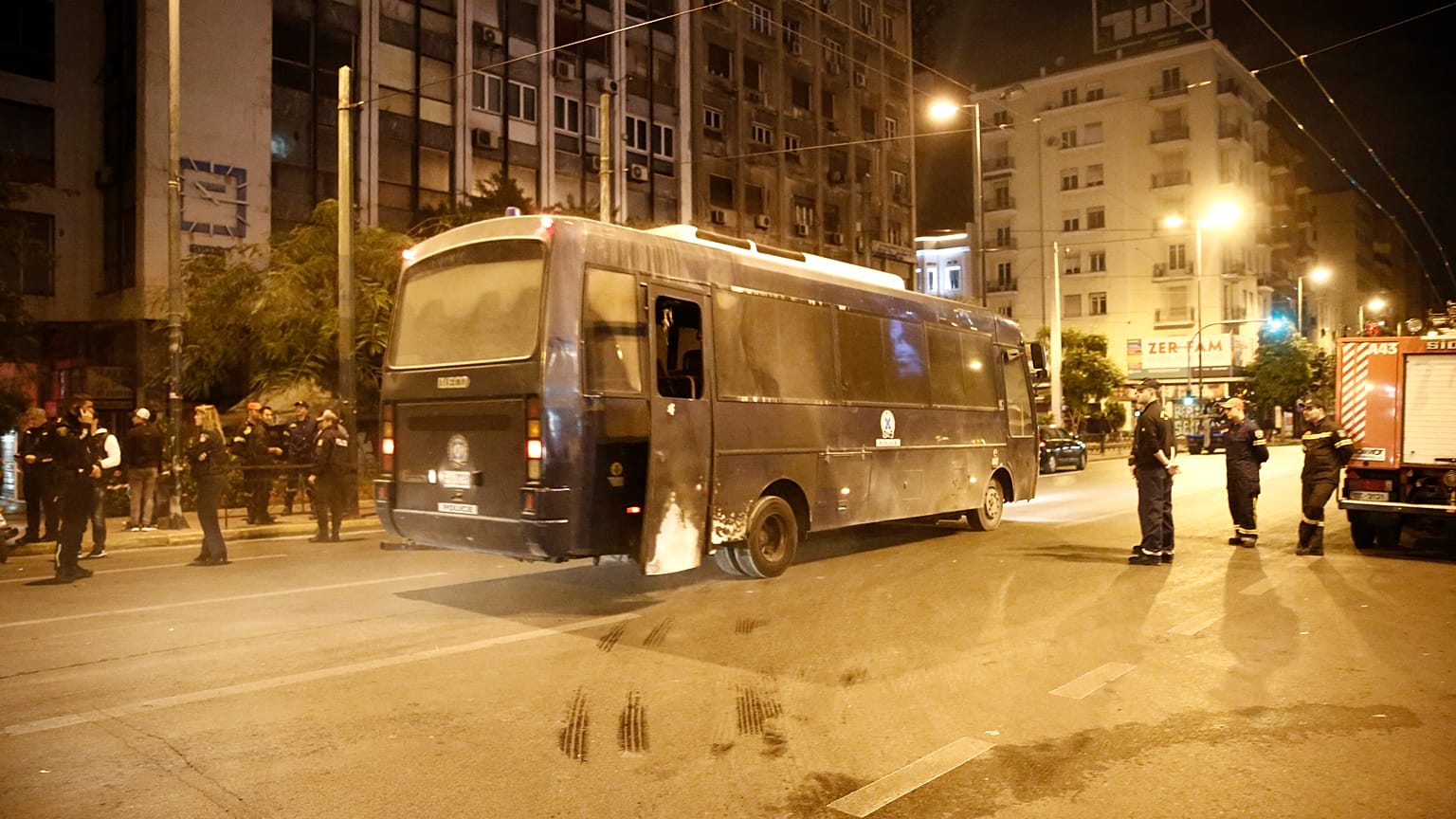 Καταδρομική επίθεση στο αστυνομικό τμήμα Ομόνοιας