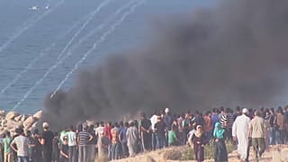 رصاص البحرية الإسرائيلية يطال 32 فلسطينياً على شواطئ غزة
