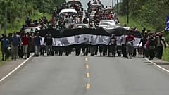 La caravana de migrantes hondureños entra en Guatemala