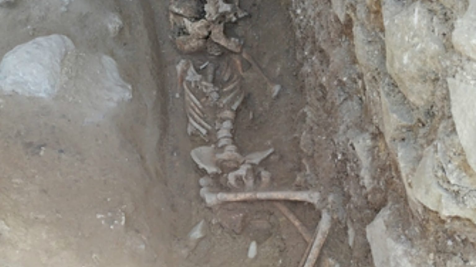 La tumba del "niño vampiro" revela un "espeluznante" rito funerario de la Antigua Roma