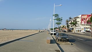 Controlos policiais à saída da ilha de Luanda gera novo negócio