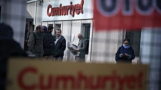 Cumhuriyet gazetesi davasında Can Dündar ve İlhan Tanır hakkında kırmızı bülten kararı
