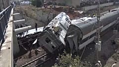 Fas'ta yolcu treni raydan çıktı: En az 7 ölü