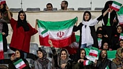 حضور زنان در استادیوم آزادی؛ آغاز یک مسیر یا ویترینی برای فیفا؟