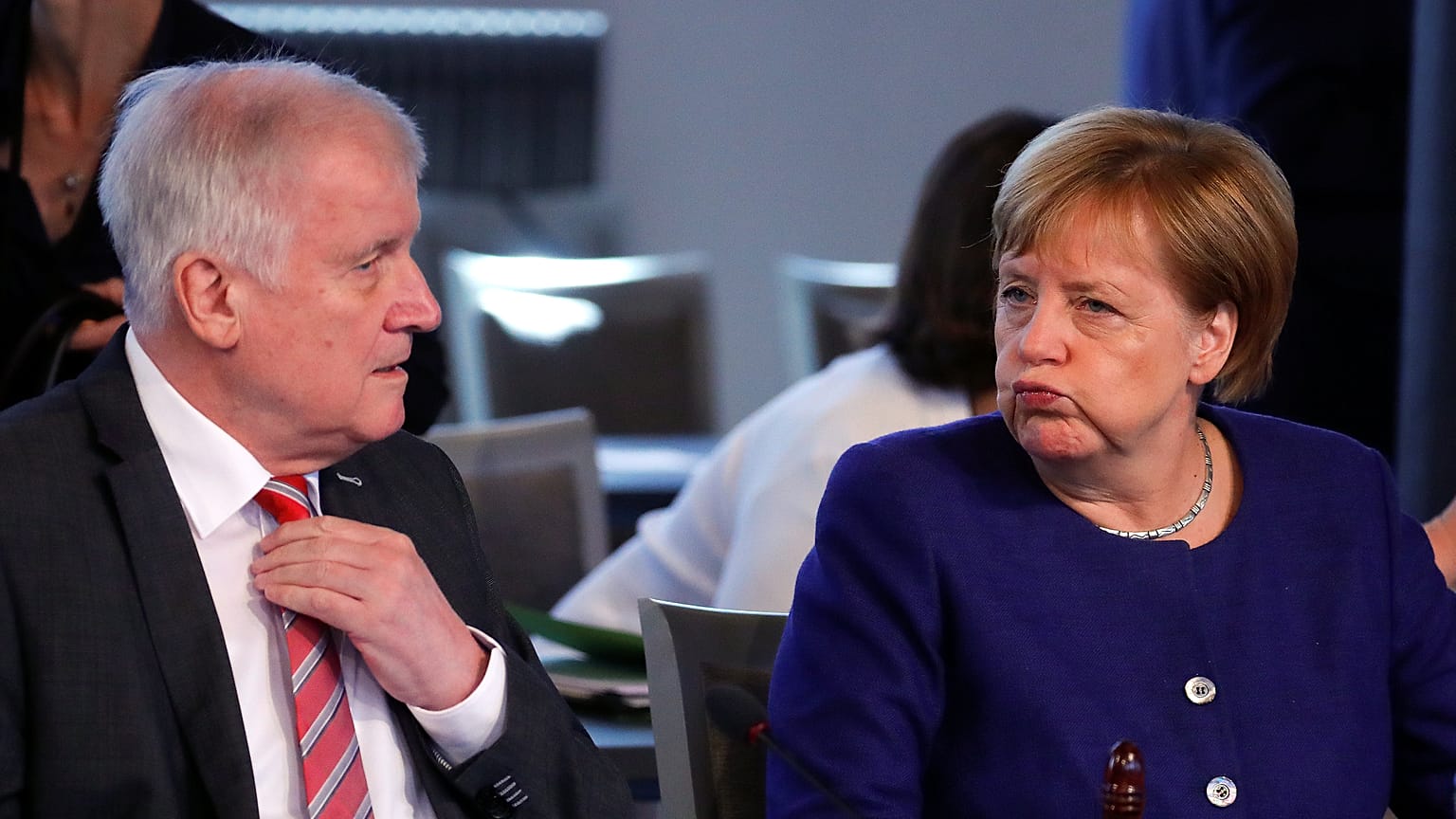 Unionsstreit: Merkel und Seehofer laut Umfragen unter der 30% Grenze