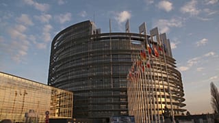 Meno Europa ma più euro: ecco l'ultimo sondaggio di Eurobarometro