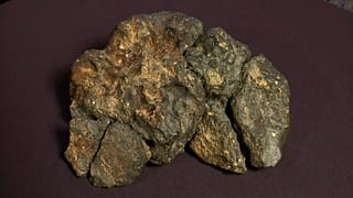 Meteorito lunar vai a leilão