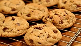 طالبة أمريكية حضرت الكعك برماد جدها الميت وقدمته لأصدقائها!