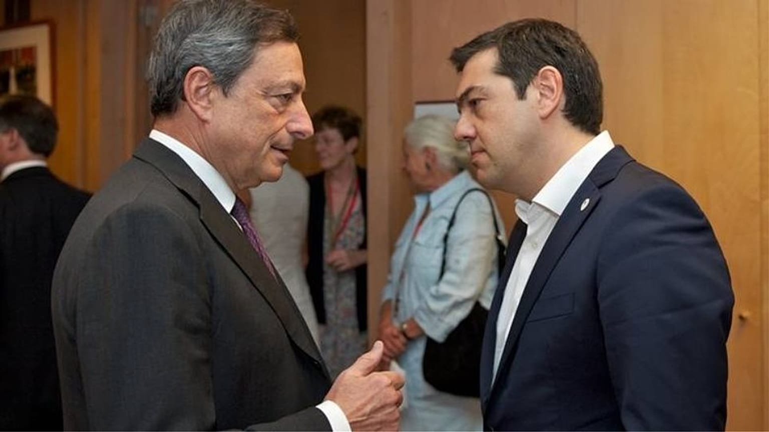Επαφές Τσίπρα με Ντράγκι στις Βρυξέλλες