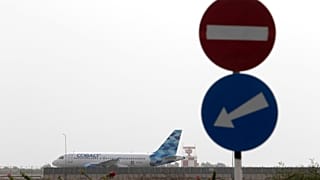 Ein Flugzeug von Cobalt Airline am Flughafen von Larnaka