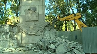 Letztes Sowjetdenkmal Polens fällt