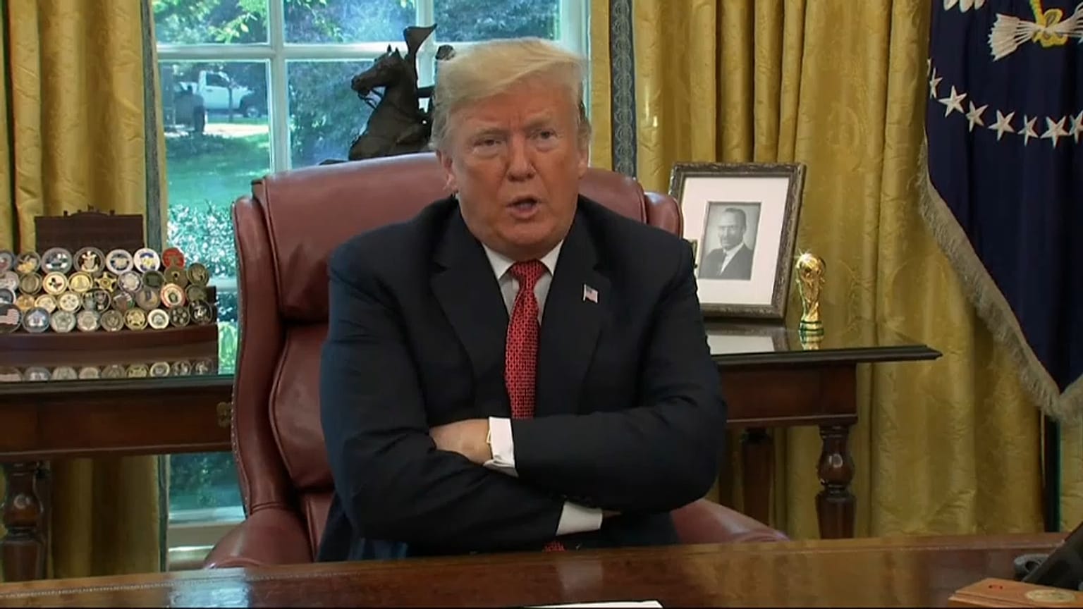 Trump, kaçak göçü önlemek için ülkenin güney sınırına asker konuşlandırılması tehdidinde bulundu