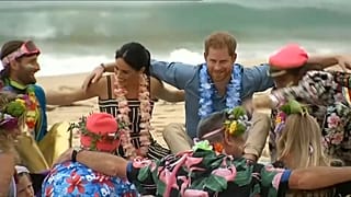 Fesztiválhangulatban vegyül az ausztrálokkal a sussexi hercegi pár