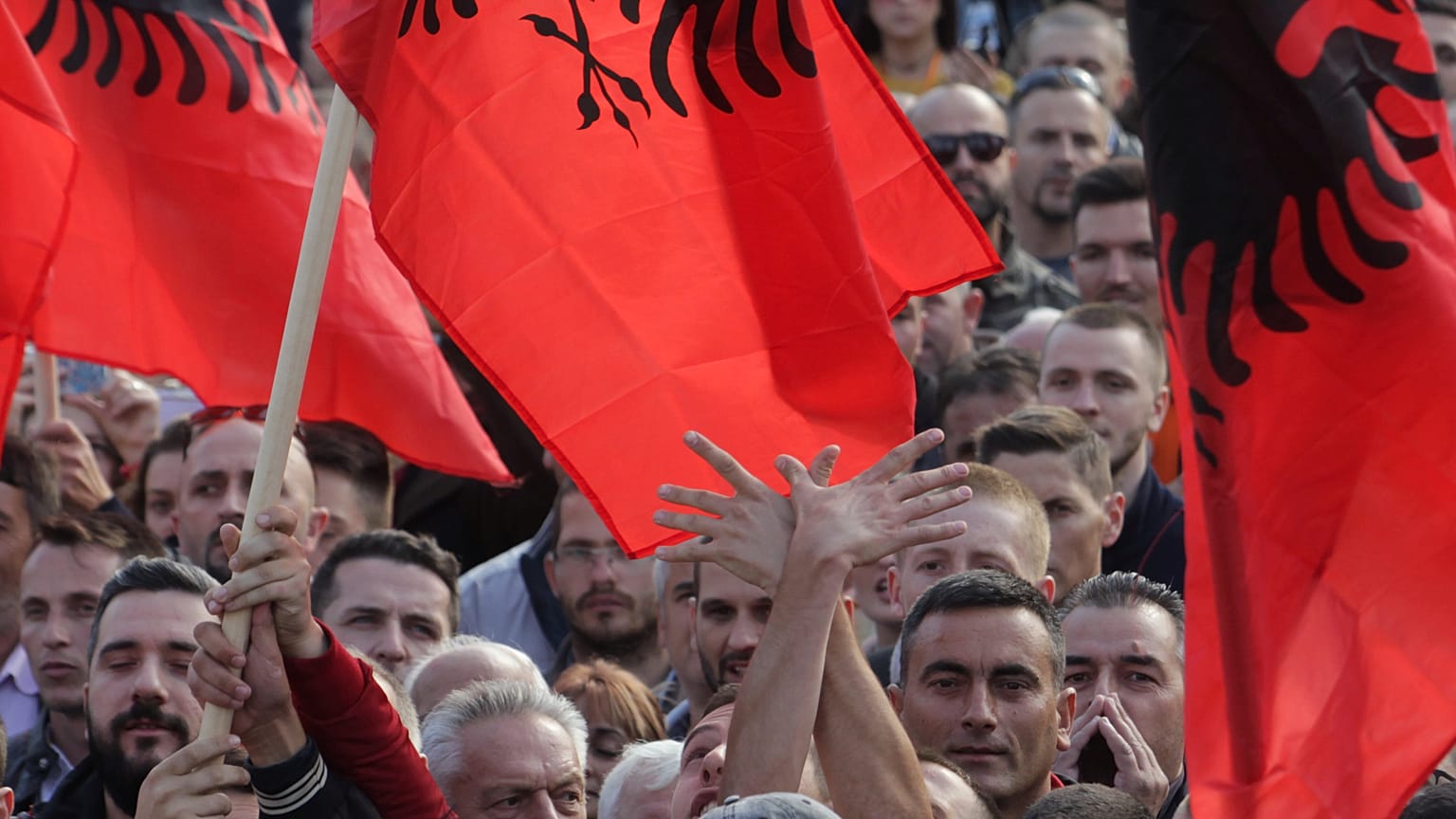 NATO'nun koruduğu Kosova milli ordu için ilk adımı attı