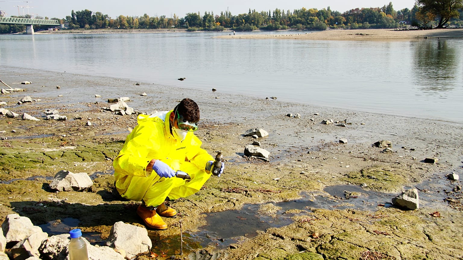 Mérgek csorognak a Dunába Óbudán a Greenpeace szerint