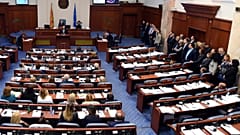 Makedonya parlamentosu isim değişikliği önerisini kabul etti