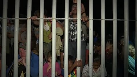 Thousands of people stuck between Guatemala and Mexico