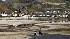 Wo ist er denn, der Rhein? Nur noch 13 cm Pegelstand bei Emmerich