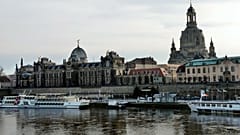 "Herz statt Hetze": Tausende demonstrieren in Dresden gegen PEGIDA