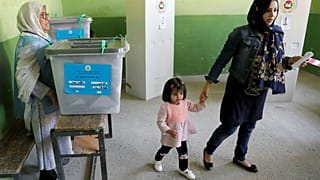دومین روز انتخابات افغانستان؛ ۱۱ غیرنظامی در بمبگذاری کشته شدند