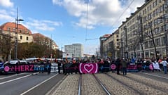 "Herz statt Hetze": Mehr als 10.000 in Dresden gegen Pegida - 10 Fotos und Tweets