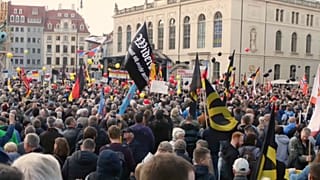 Drezda a migránsok ellen és mellett