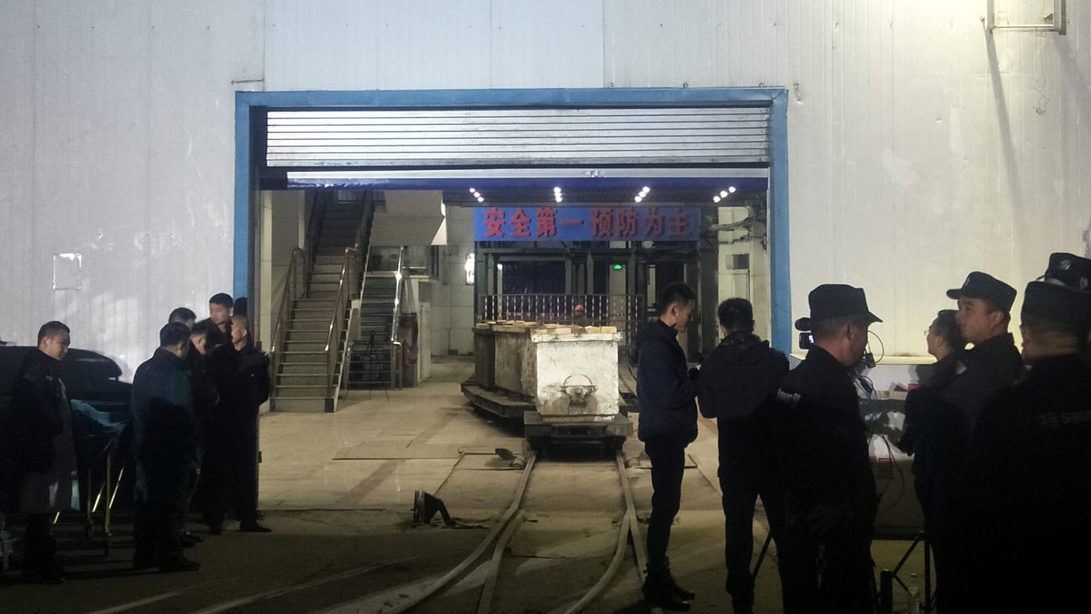 Κίνα: Παγιδευμένοι παραμένουν 18 μεταλλωρύχοι