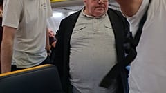 VIDEO Passeggero rivolge insulti razzisti a donna di colore, bufera su Ryanair